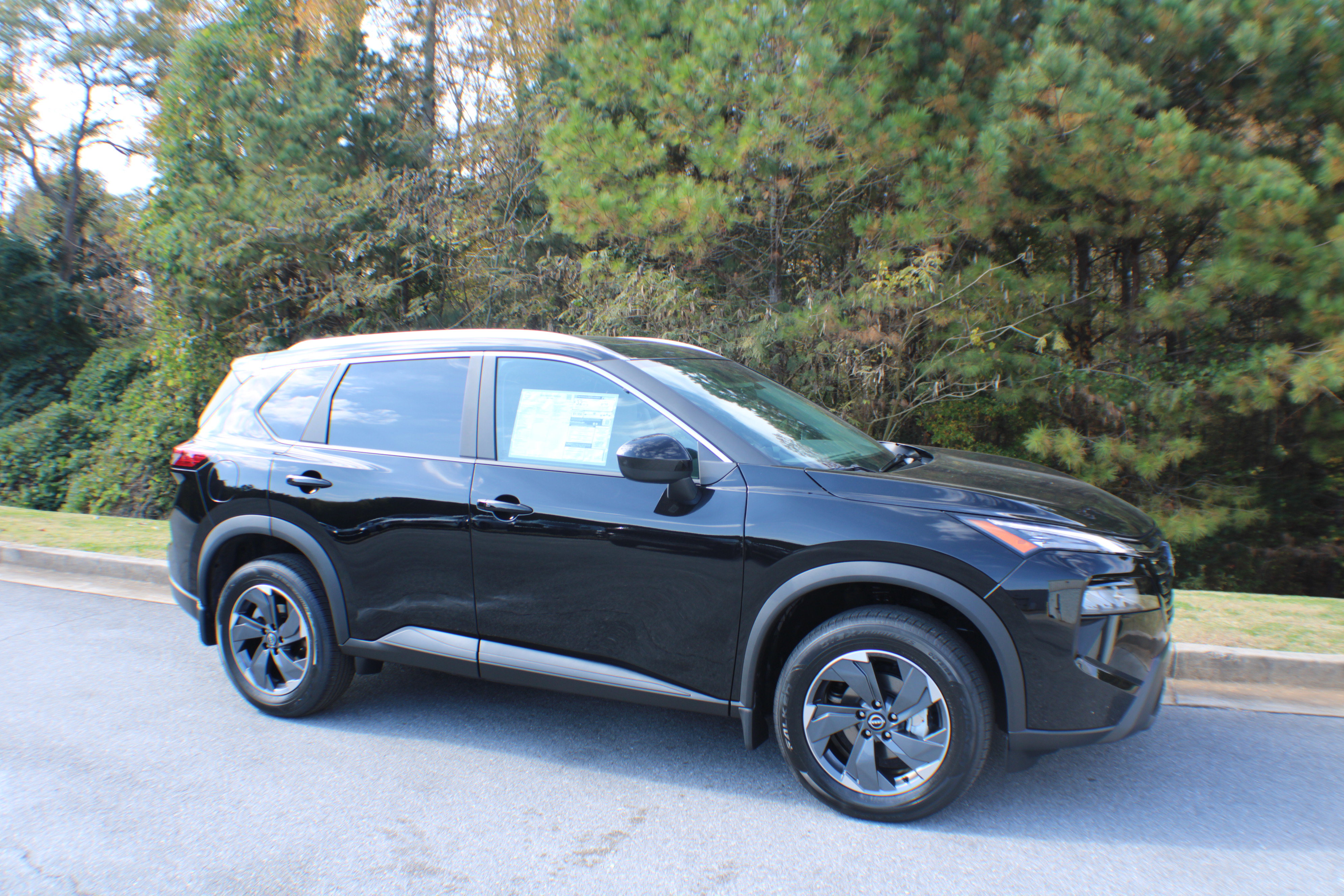 2026 Nissan Rogue SV's photo