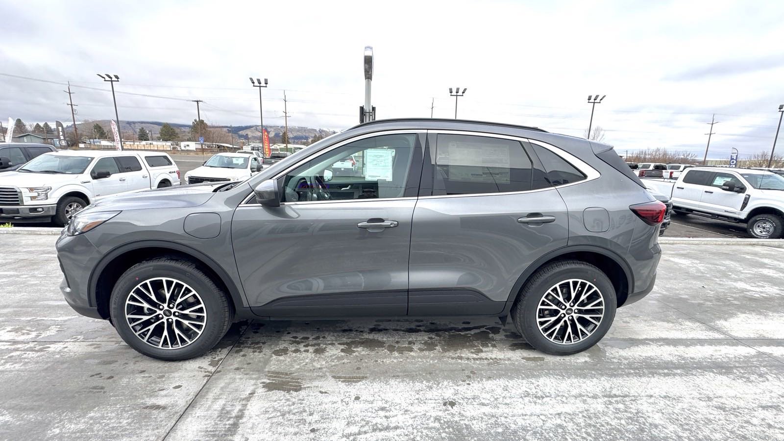 2025 Ford Escape Plug-In Hybrid photo 3