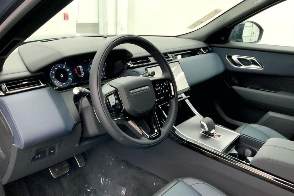 2026 Land Rover Range Rover Velar SE photo 3