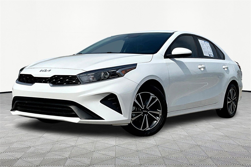 Used 2024 Kia Forte LXS with VIN 3KPF24AD5RE836775 for sale in Kansas City