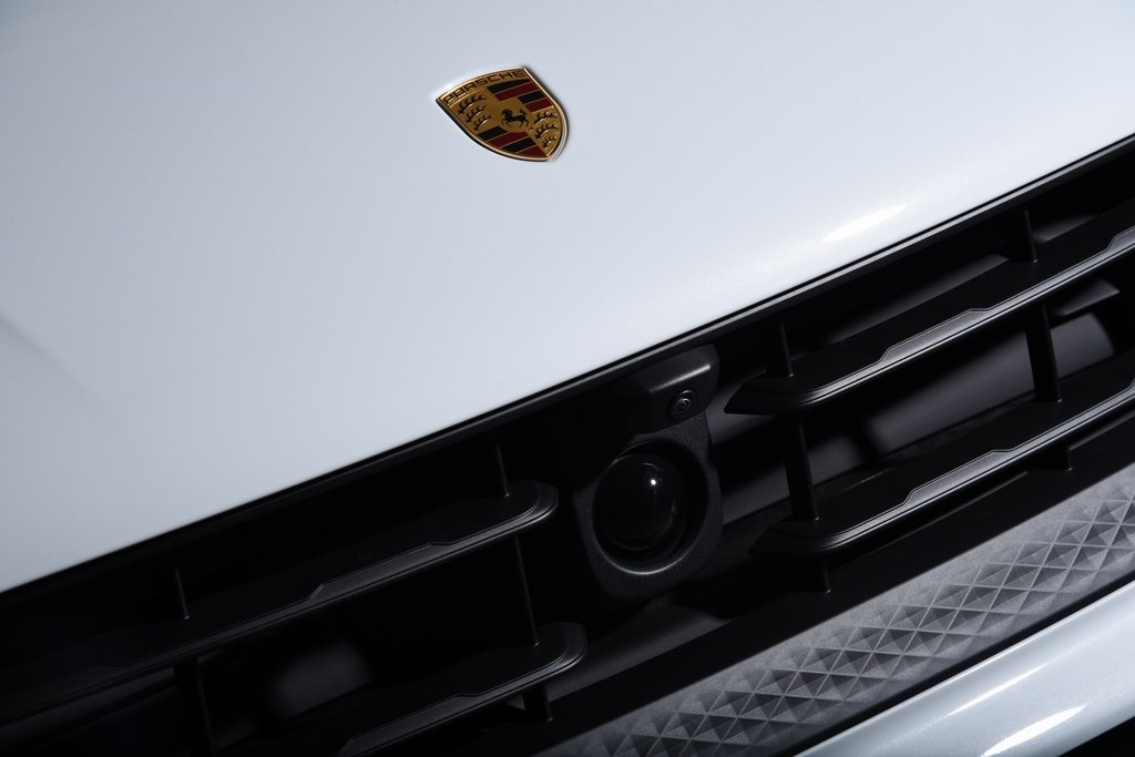 2026 Porsche Macan T photo 12