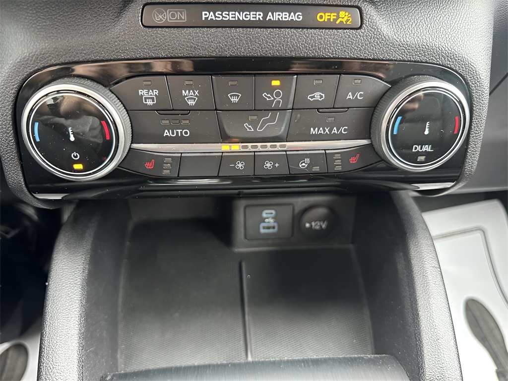 2022 Ford Escape SEL photo 25