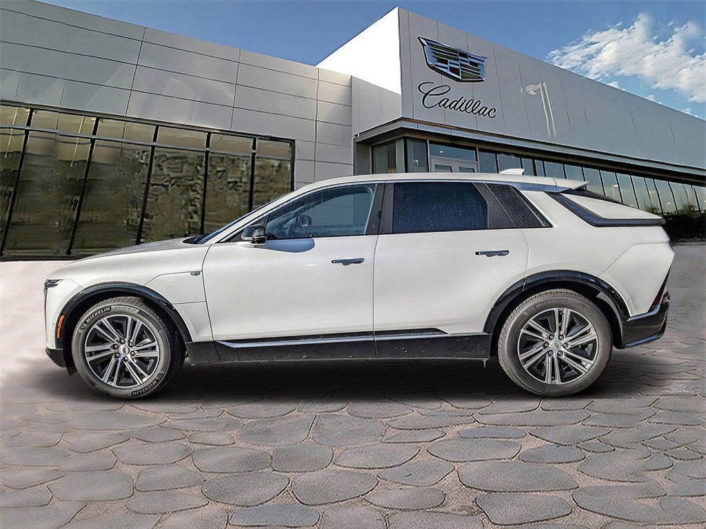 2025 Cadillac Lyriq Luxury photo 2