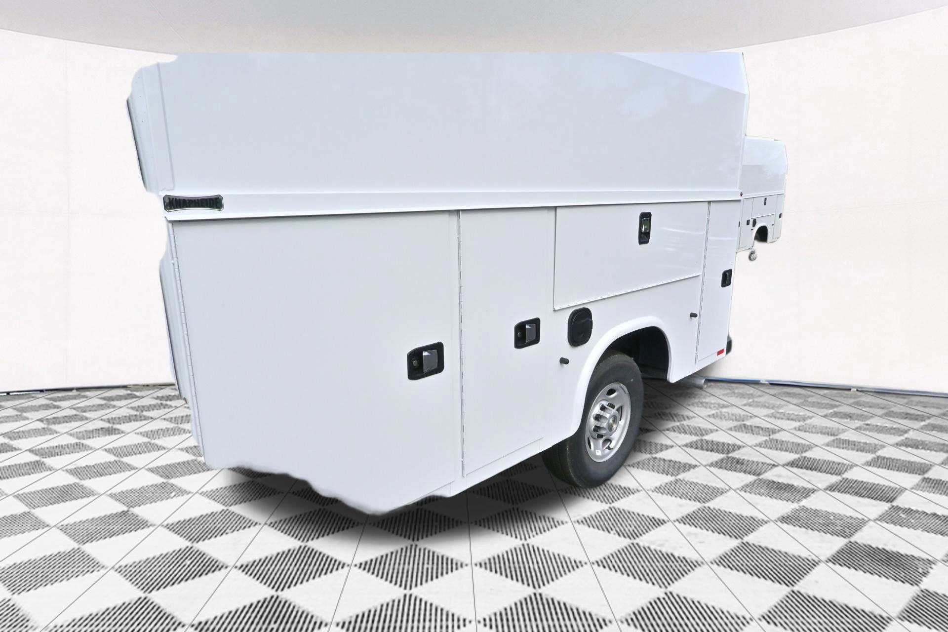 2025 Chevrolet Express 3500 Work Van Cutaway photo 2