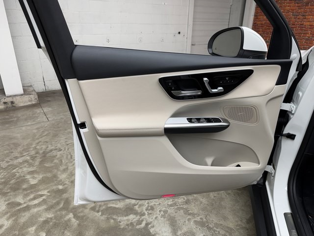 2025 Mercedes Benz GLC 350e 4MATIC photo 9