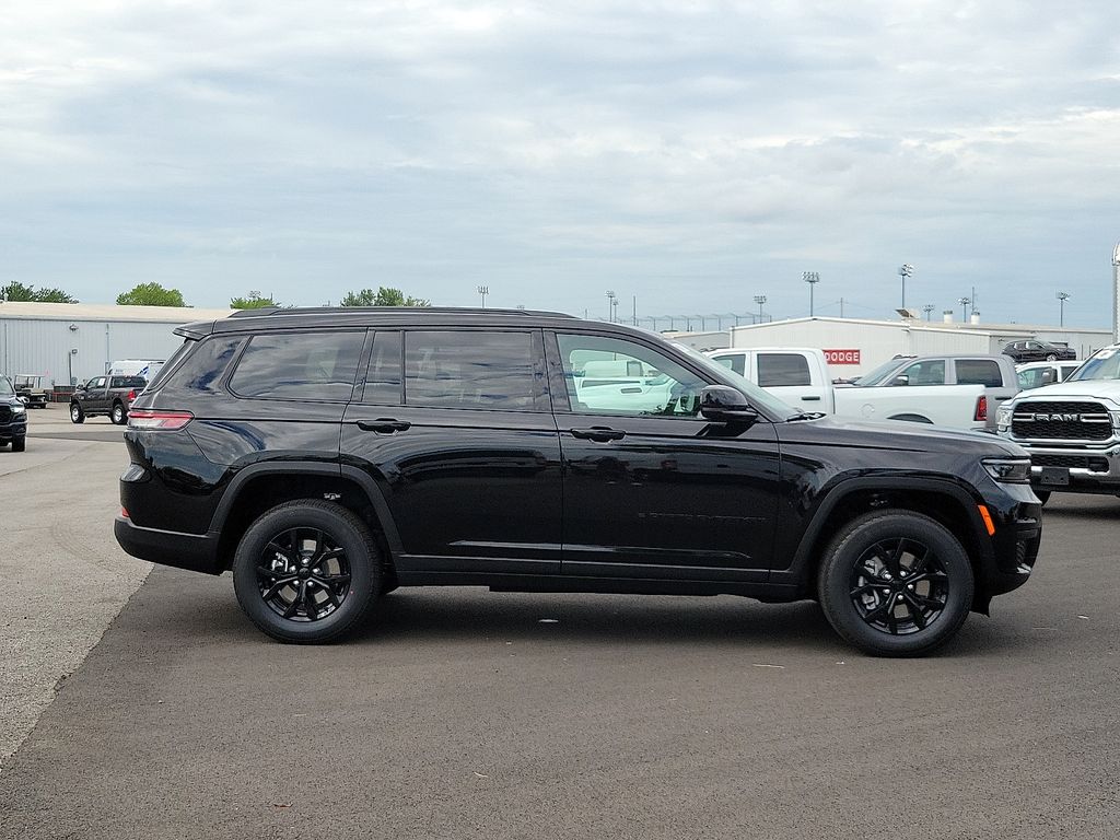 2025 Jeep Grand Cherokee Altitude X photo 4