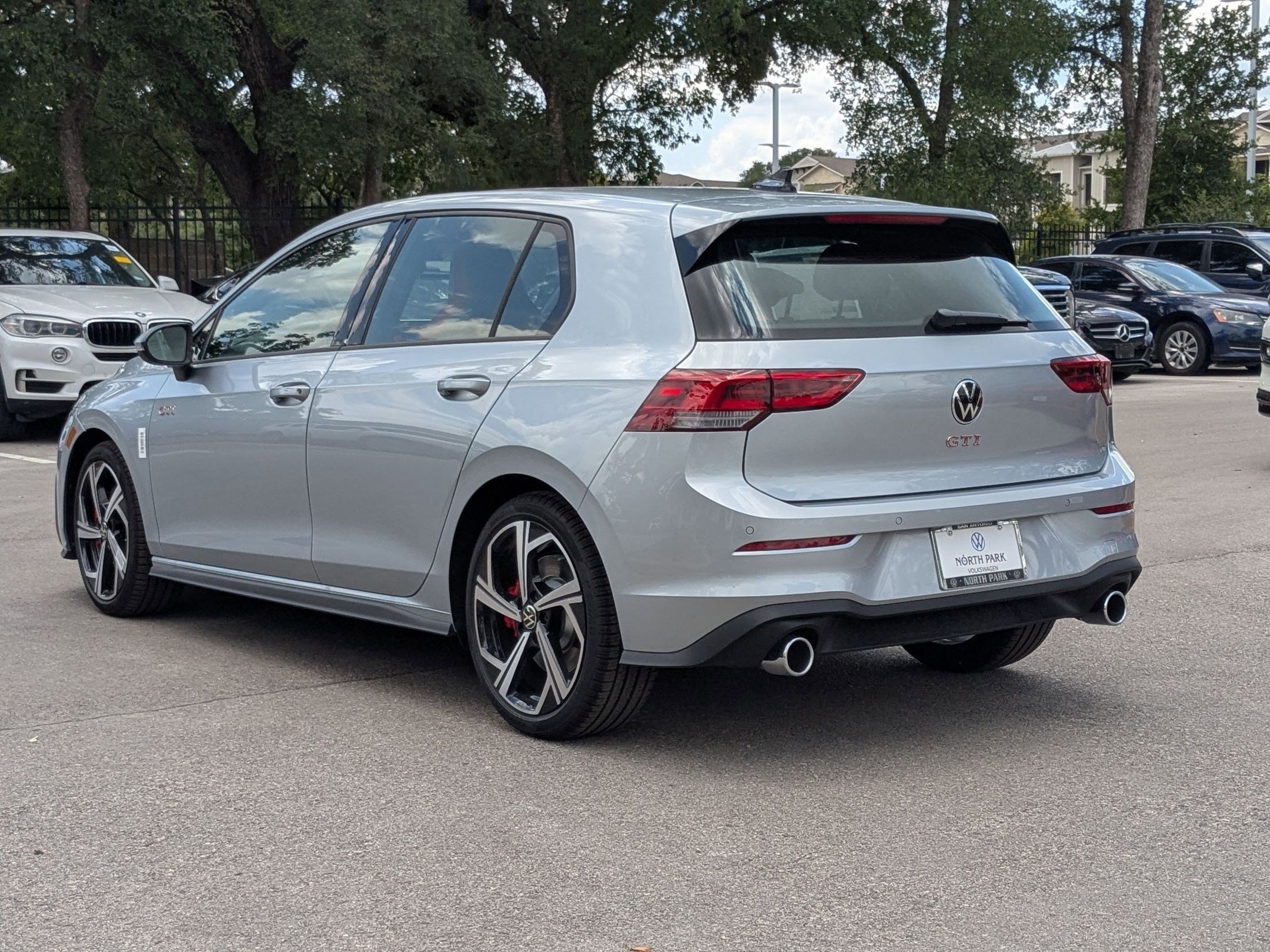 2025 Volkswagen Golf GTI SE photo 3