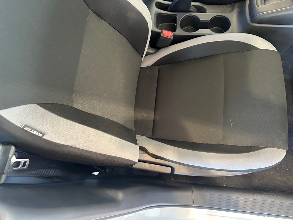 2025 Nissan Versa 1.6 S photo 13