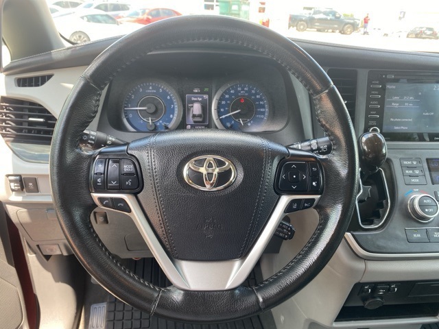 2020 Toyota Sienna XLE photo 20