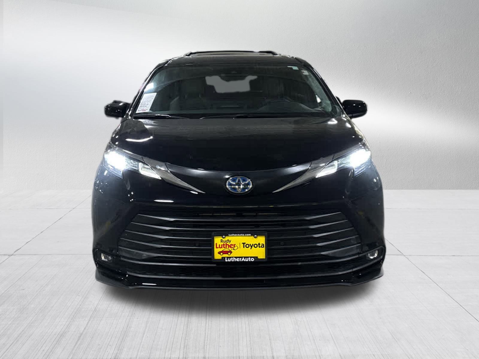 Used 2025 Toyota Sienna XLE with VIN 5TDJSKFC7SS178130 for sale in Golden Valley, Minnesota