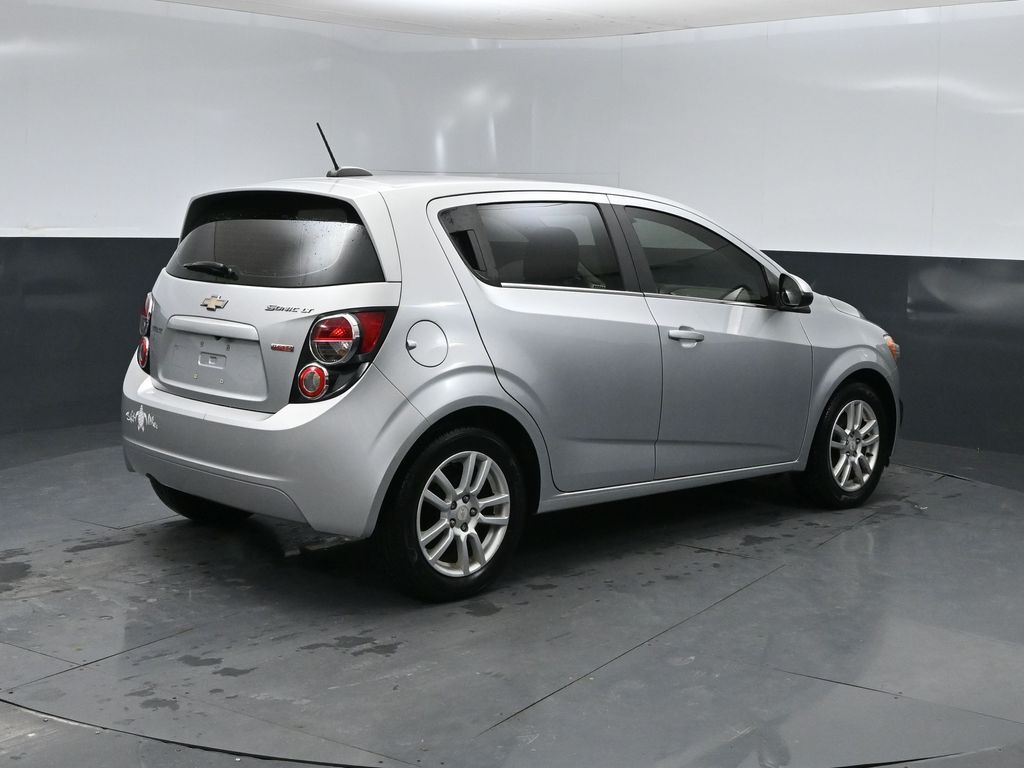 2016 Chevrolet Sonic LT photo 2