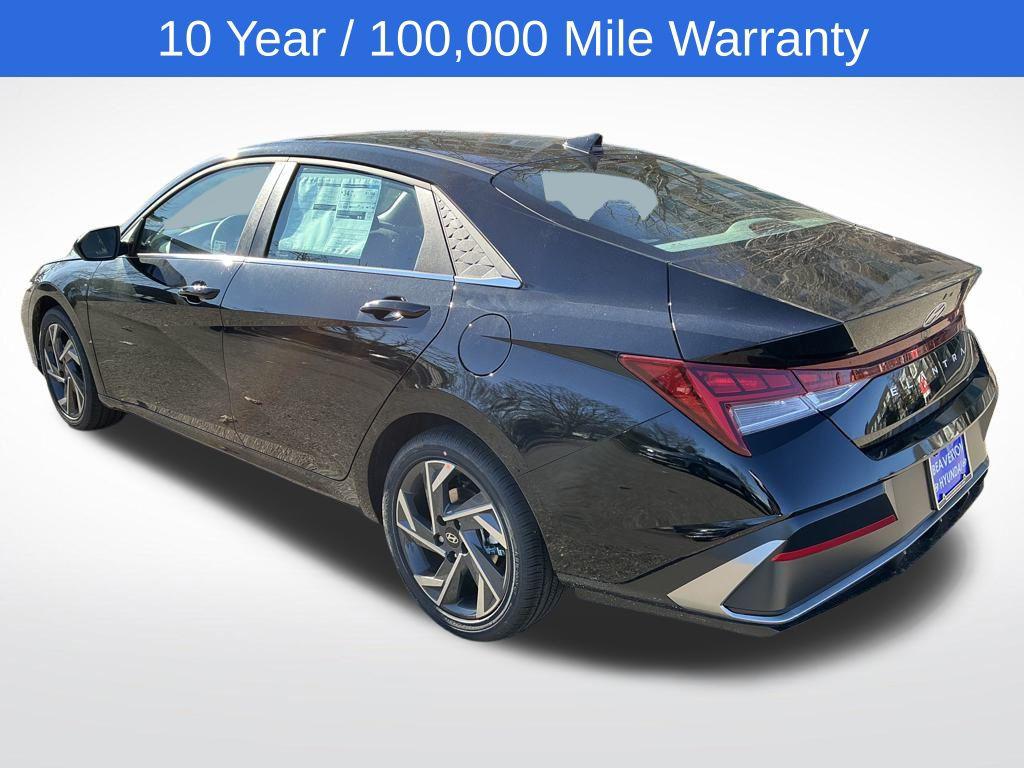 2025 Hyundai Elantra SEL Convenience photo 3