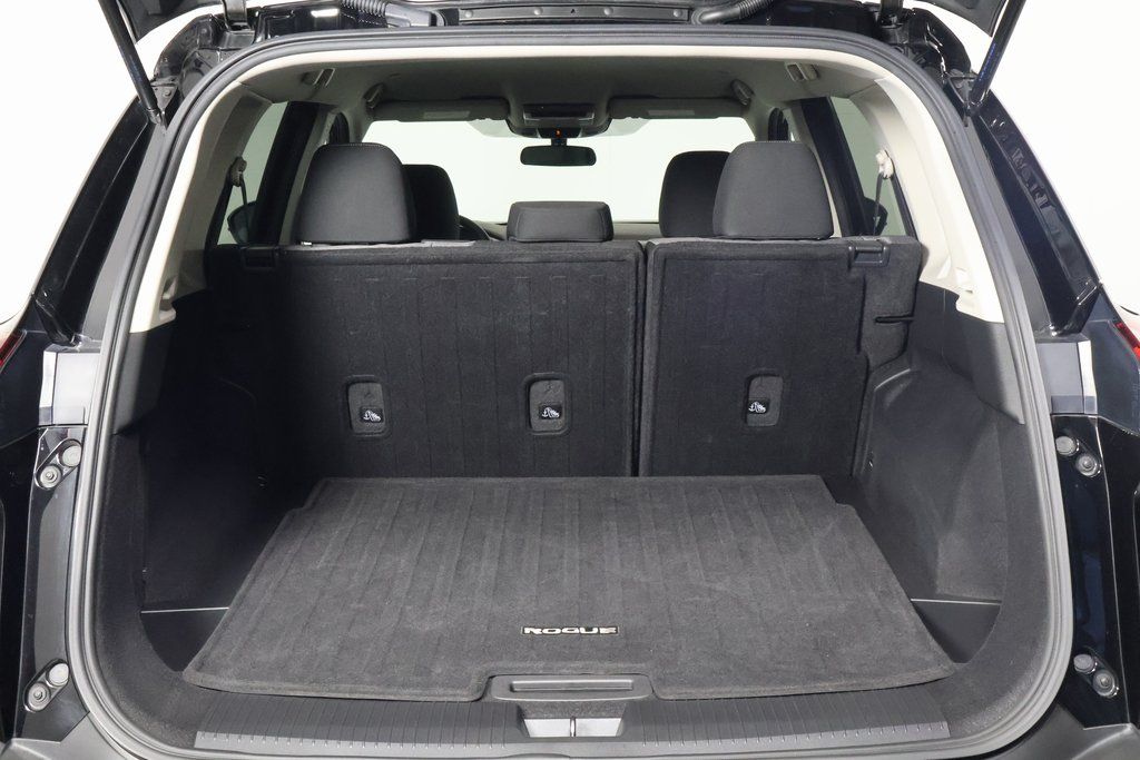 2022 Nissan Rogue SV photo 14