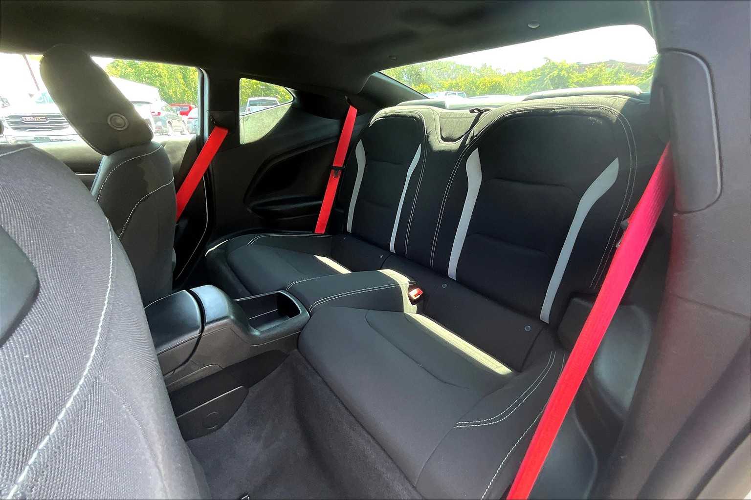 2021 Chevrolet Camaro 1LT photo 13