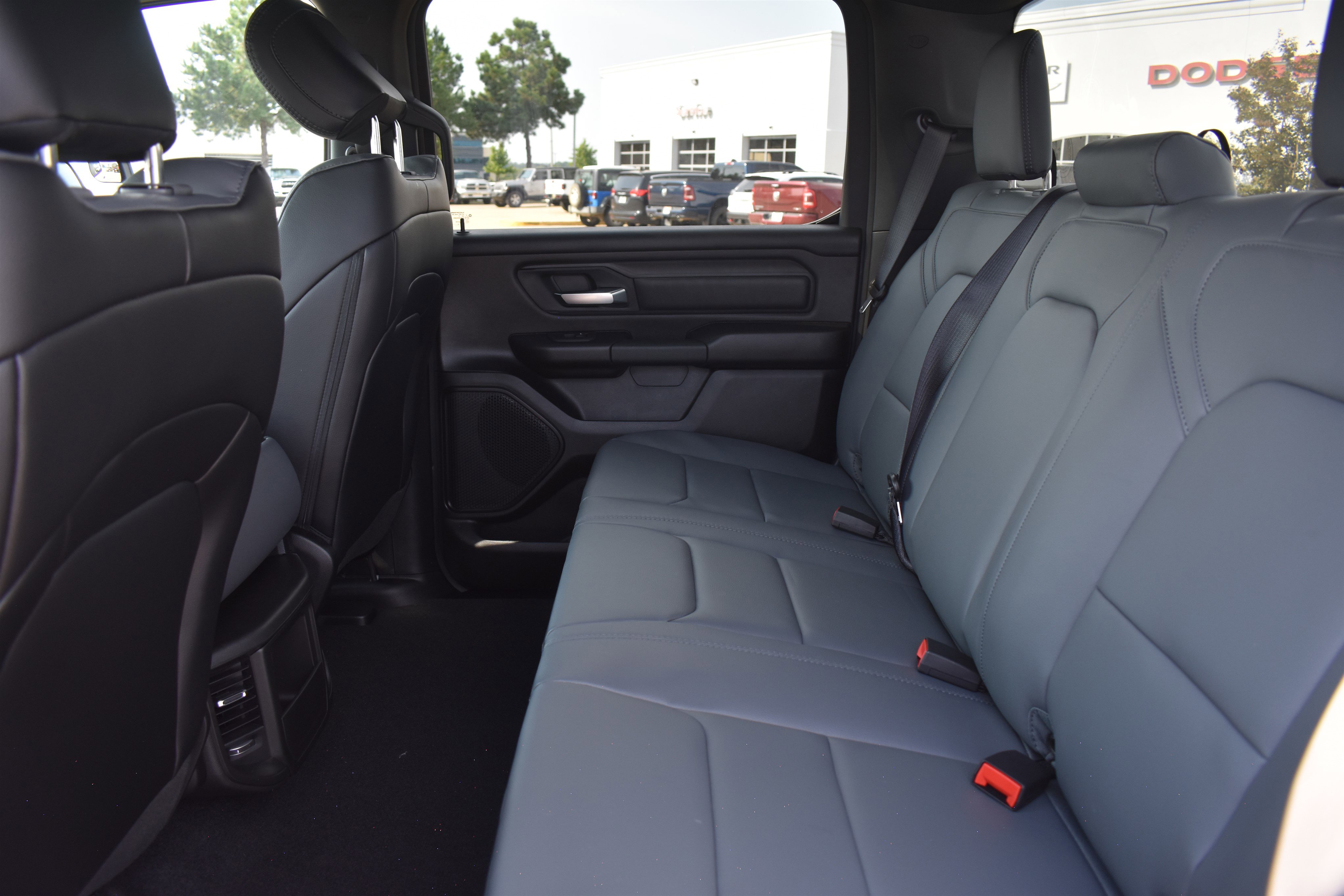 2025 Ram 1500 Tradesman photo 8