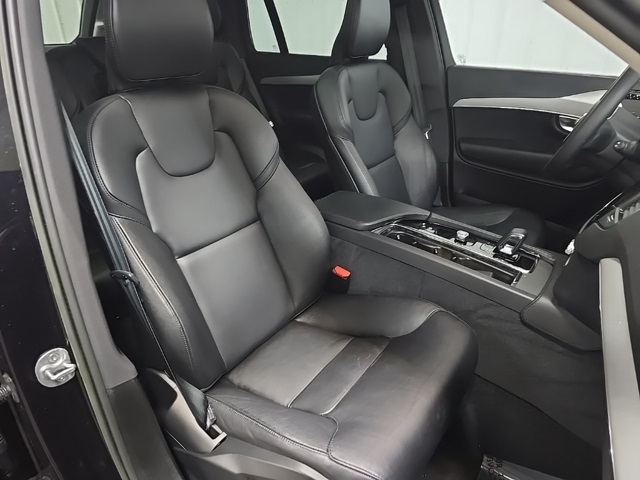2023 Volvo XC90 B5 Core photo 13