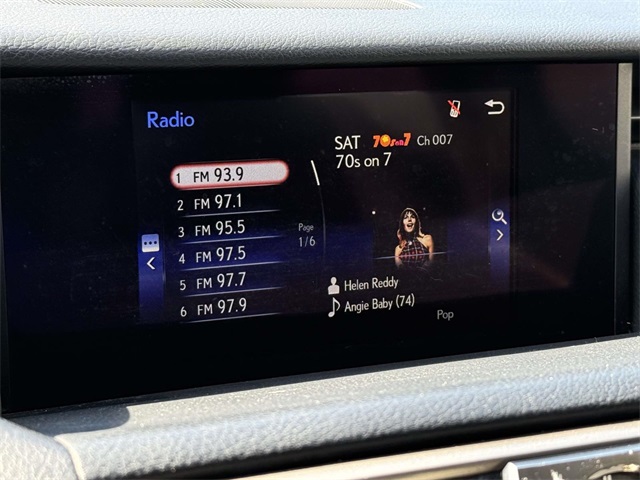 2017 Lexus IS 300 photo 3