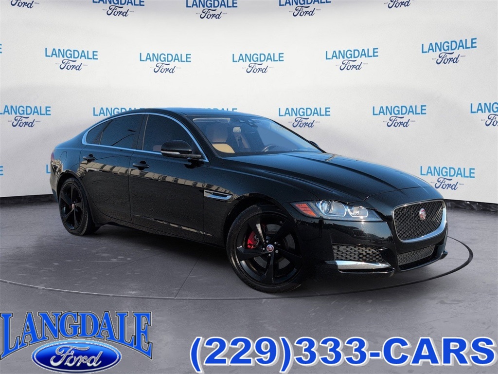 Used 2018 Jaguar XF Premium with VIN SAJBD4EV8JCY56754 for sale in Valdosta, GA