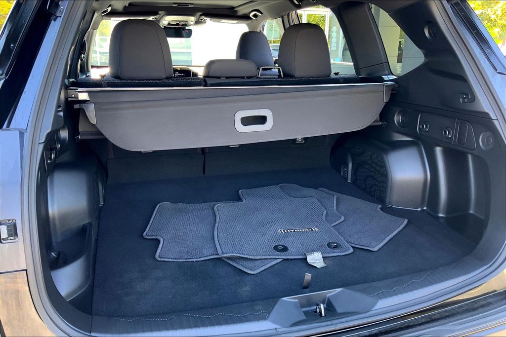 2025 Subaru Forester Premium photo 25