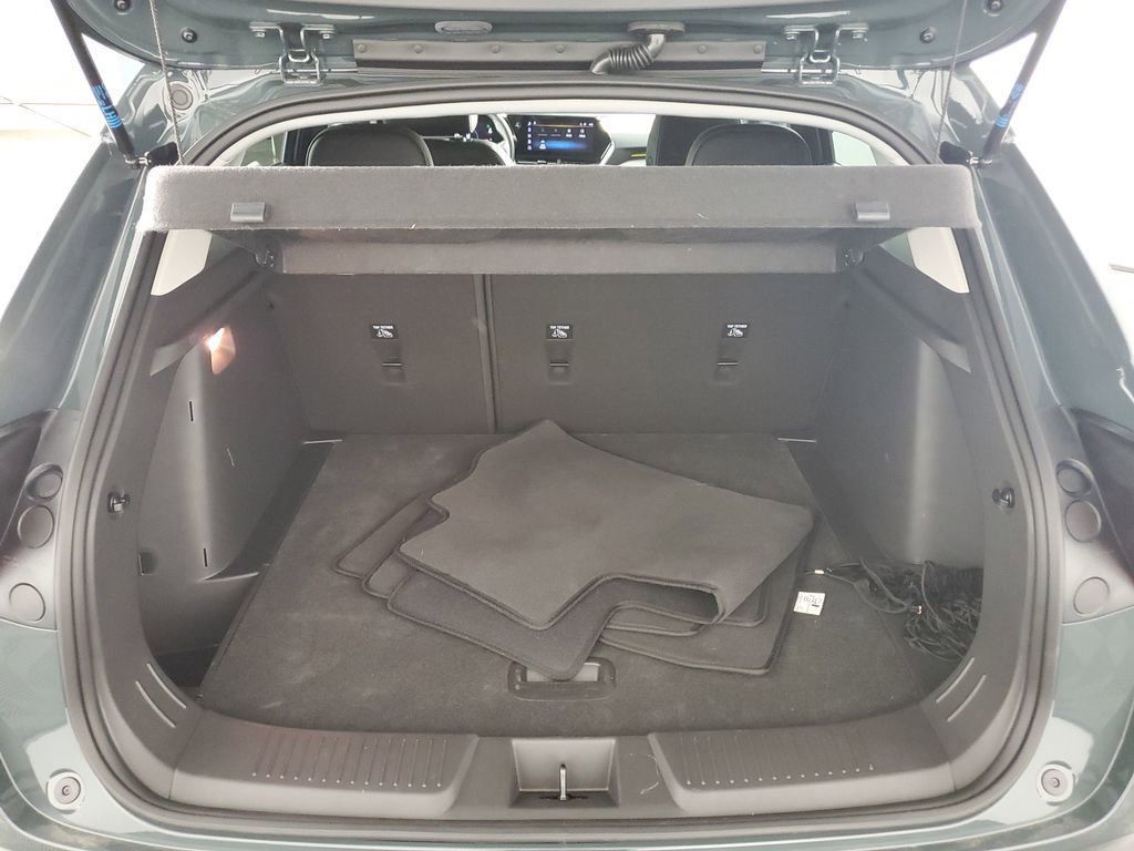 2025 Chevrolet Trax LT photo 29