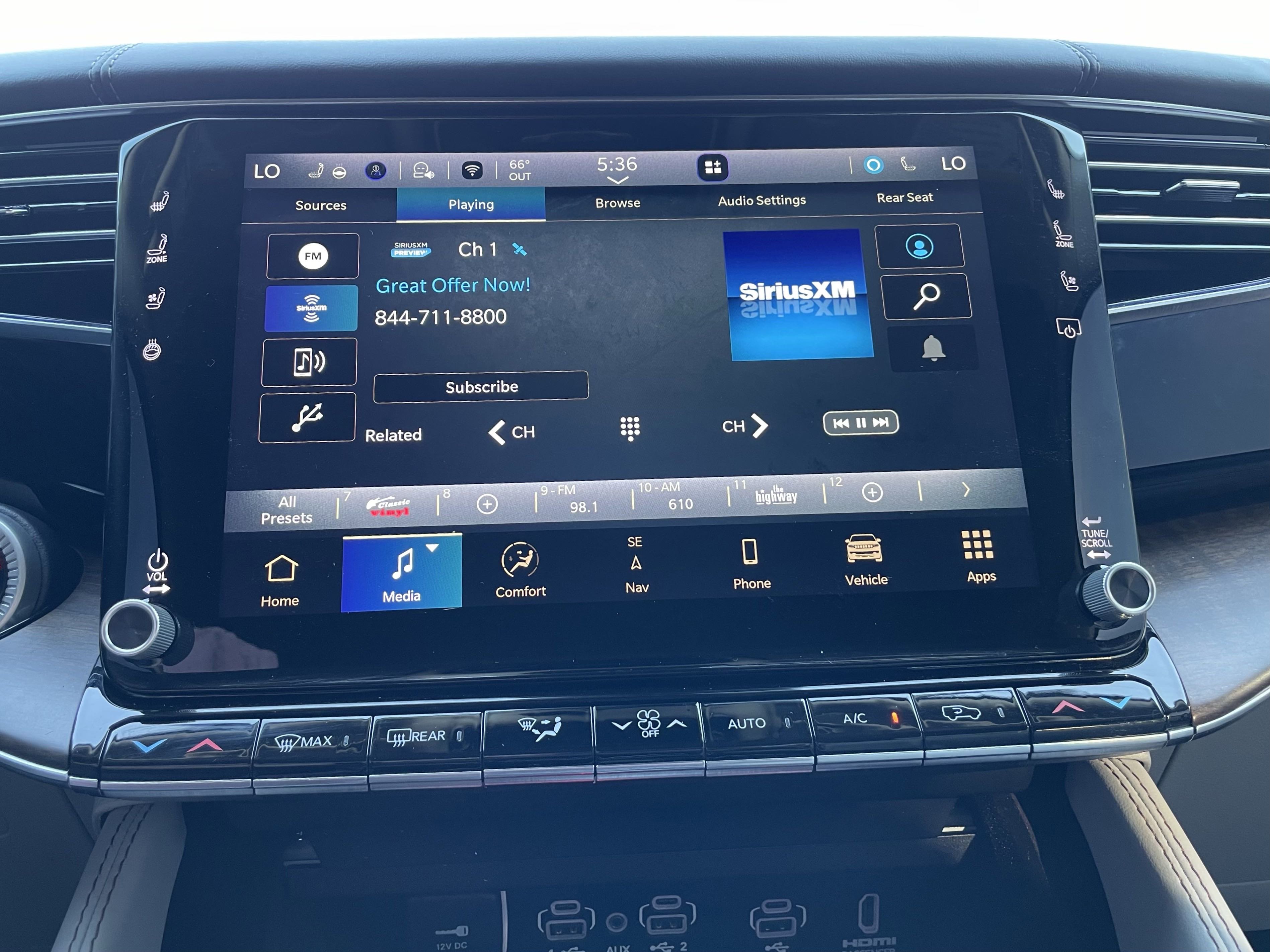 2024 Jeep Grand Wagoneer I photo 3