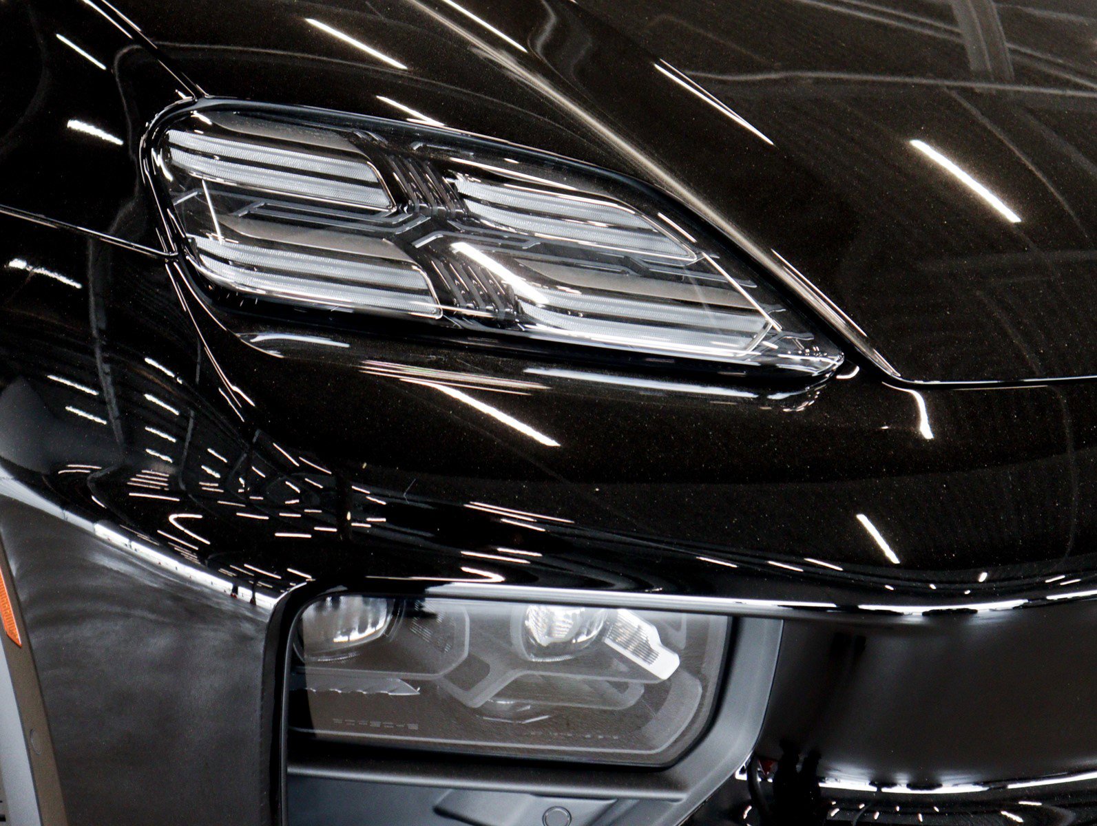 2025 Porsche Macan Electric 4 photo 28