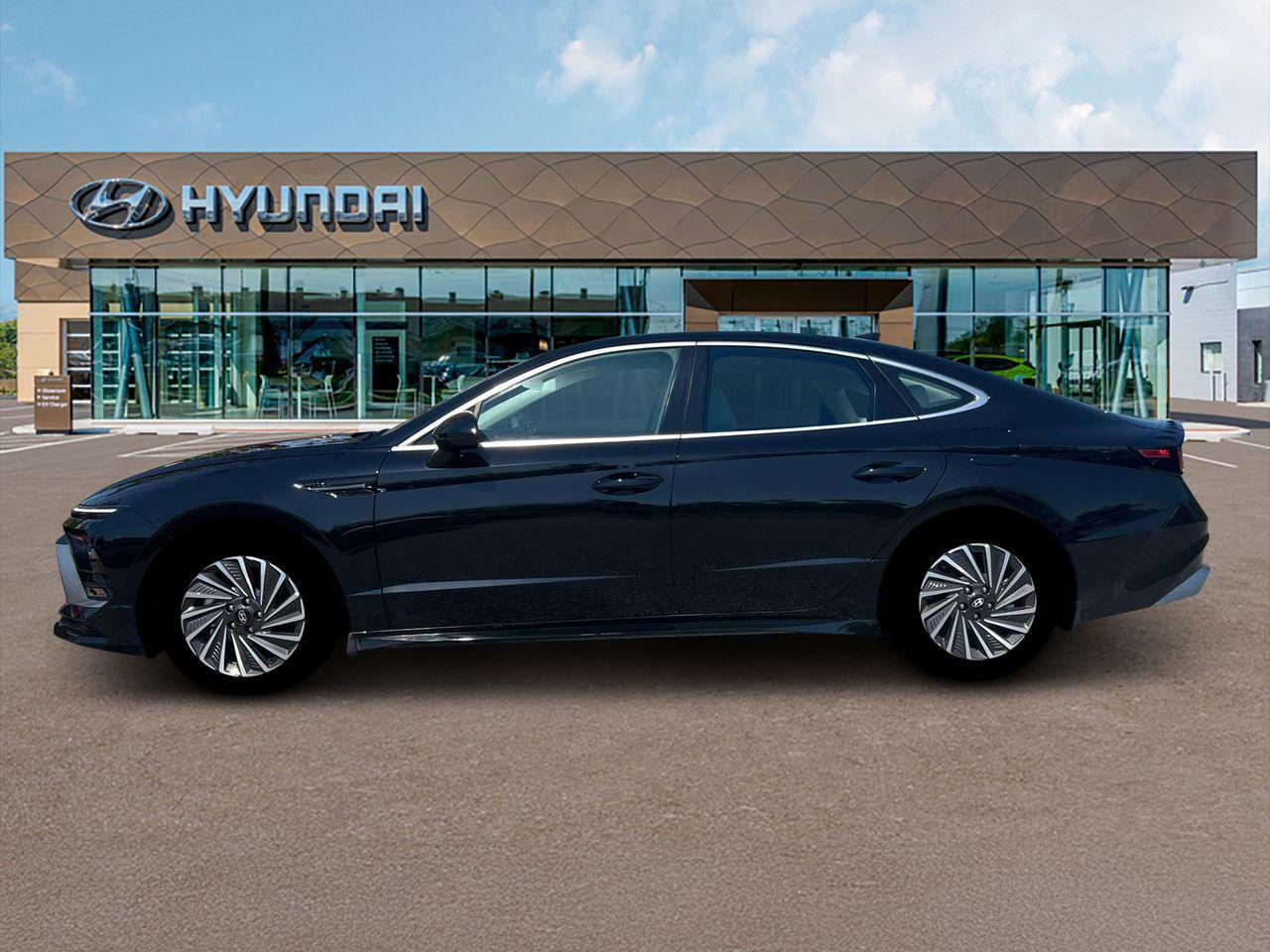 2025 Hyundai Sonata Hybrid SEL photo 2
