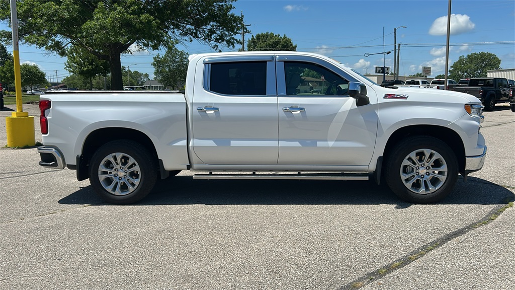 2025 Chevrolet Silverado 1500 LTZ photo 2