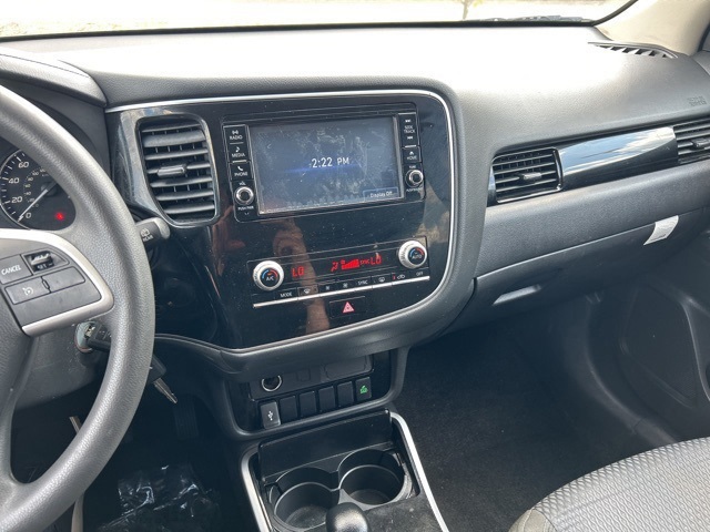 2020 Mitsubishi Outlander ES photo 12