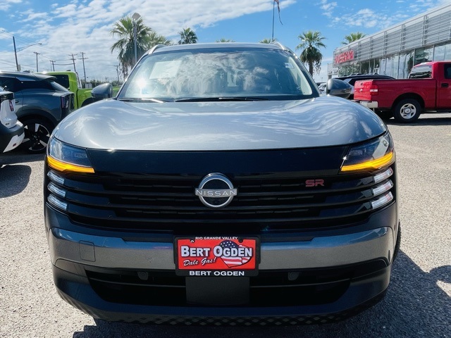 2025 Nissan Kicks SR photo 2