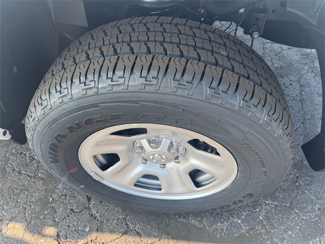 2025 Ram 1500 Tradesman photo 9