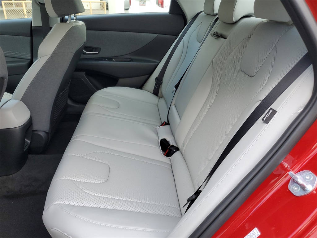 2025 Hyundai Elantra Limited photo 9