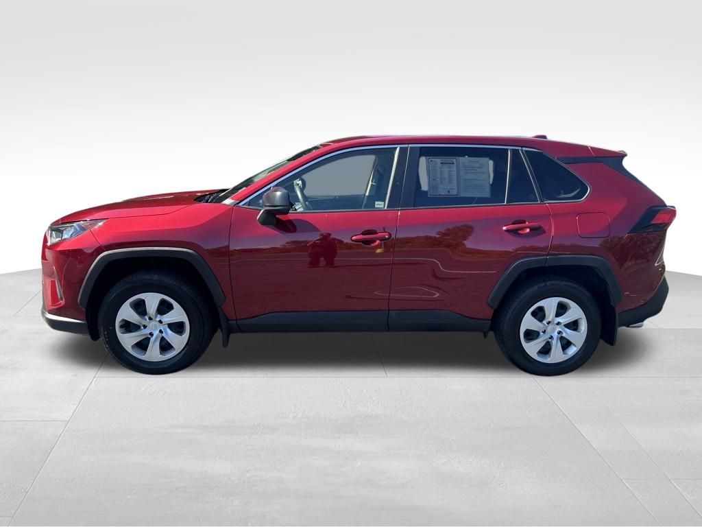 2022 Toyota RAV4 LE photo 2