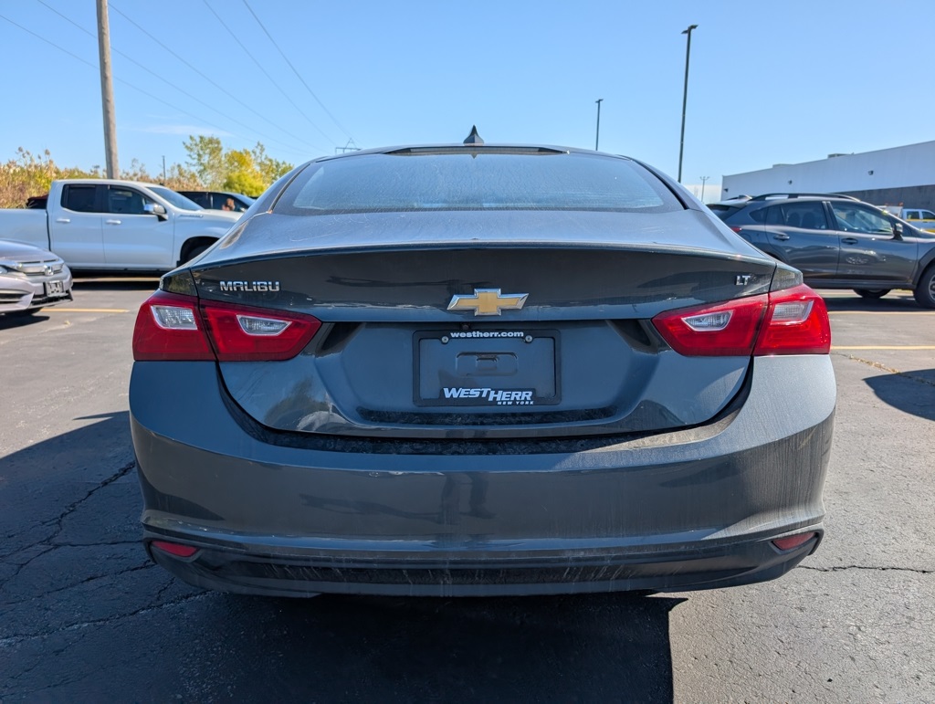 2017 Chevrolet Malibu 1LT photo 5