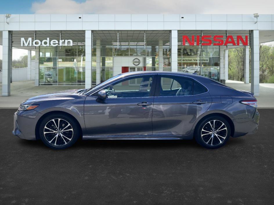 2020 Toyota Camry SE photo 2
