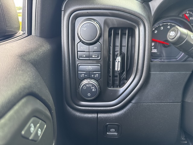 2023 Chevrolet Silverado 1500 Custom photo 23