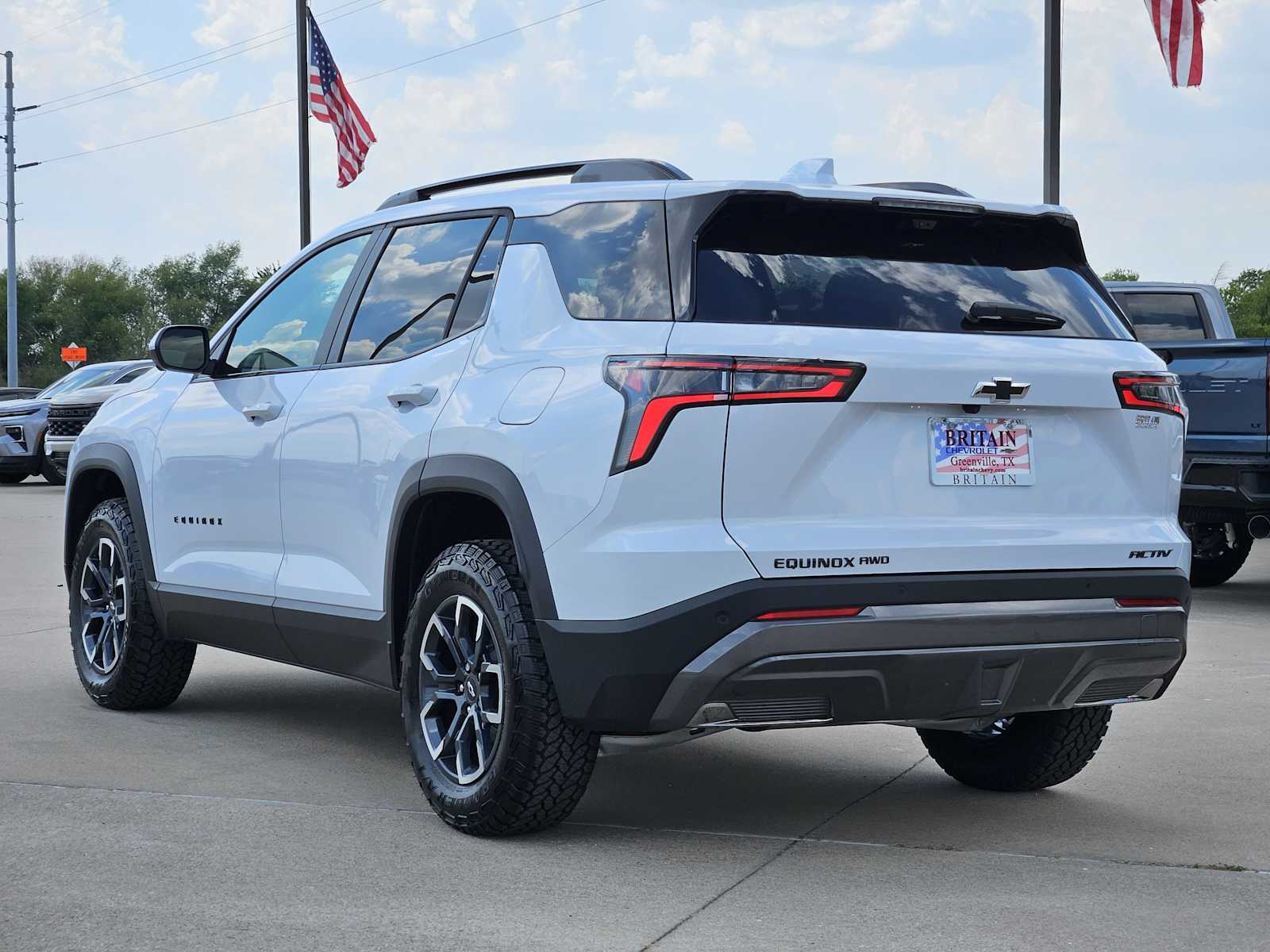 2026 Chevrolet Equinox ACTIV photo 3
