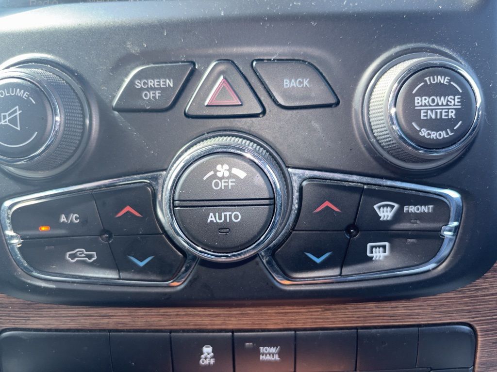 2015 Ram 1500 Laramie photo 24