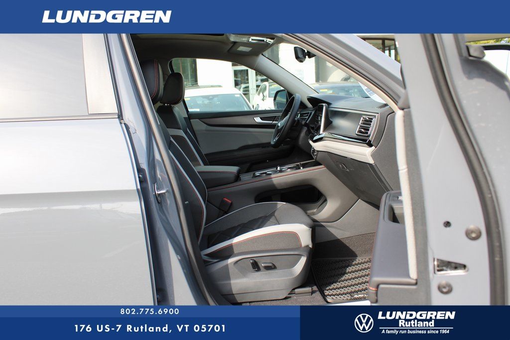 2024 Volkswagen Atlas Peak Edition SEL photo 15