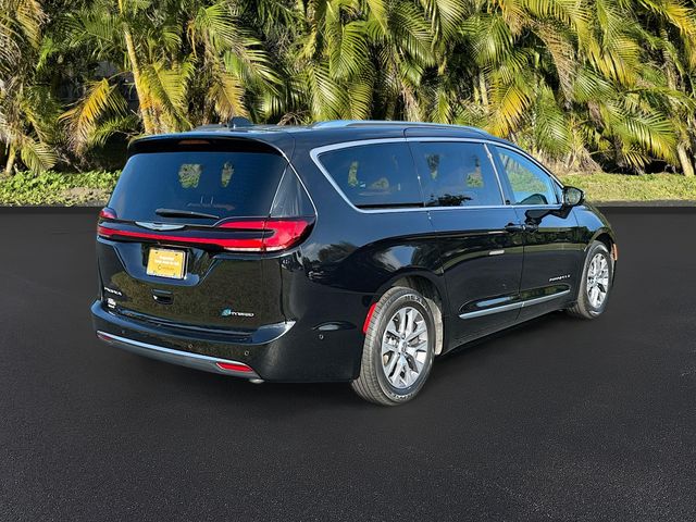 2025 Chrysler Pacifica Hybrid Pinnacle photo 4