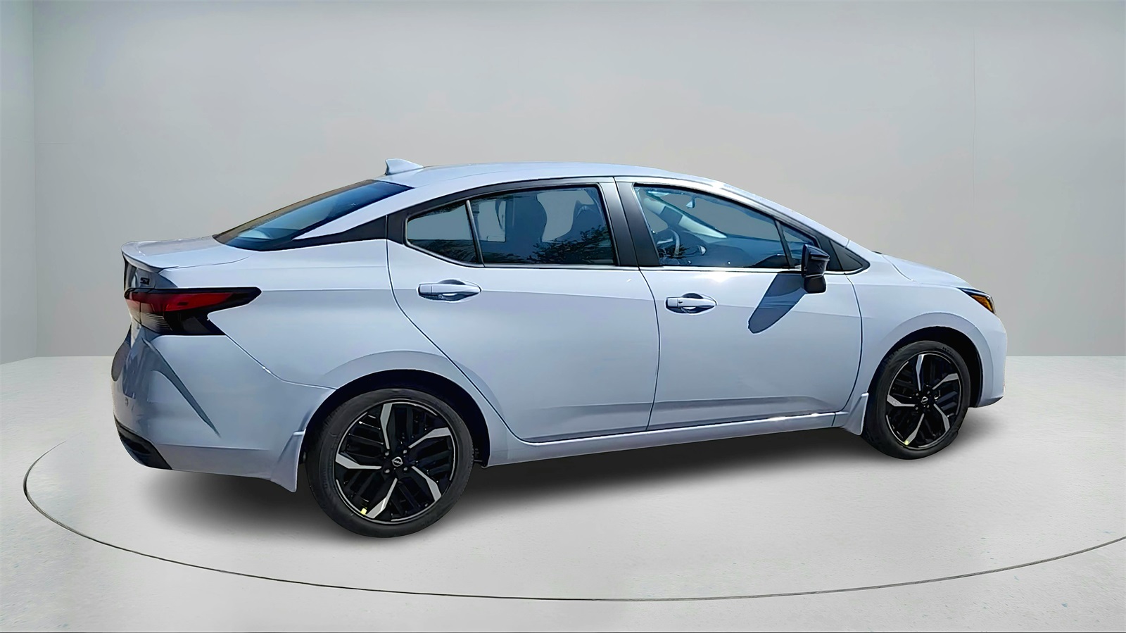 2025 Nissan Versa SR photo 3