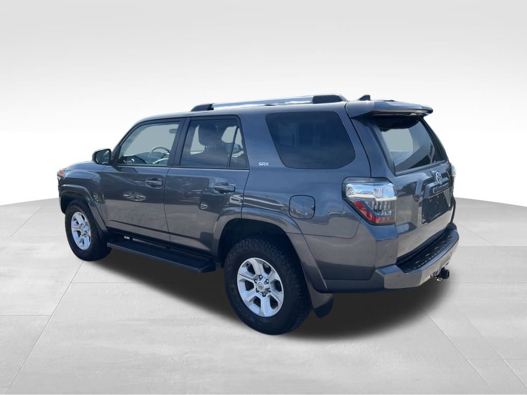 2022 Toyota 4Runner SR5 photo 2