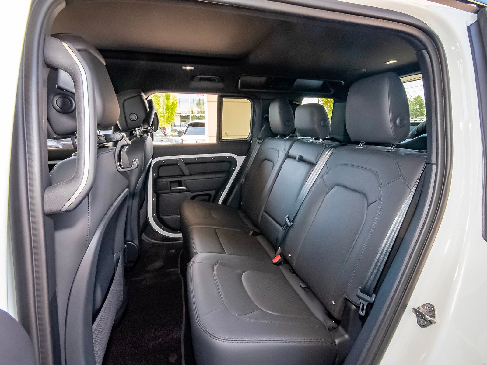 2025 Land Rover Defender 110 X-Dynamic SE photo 41