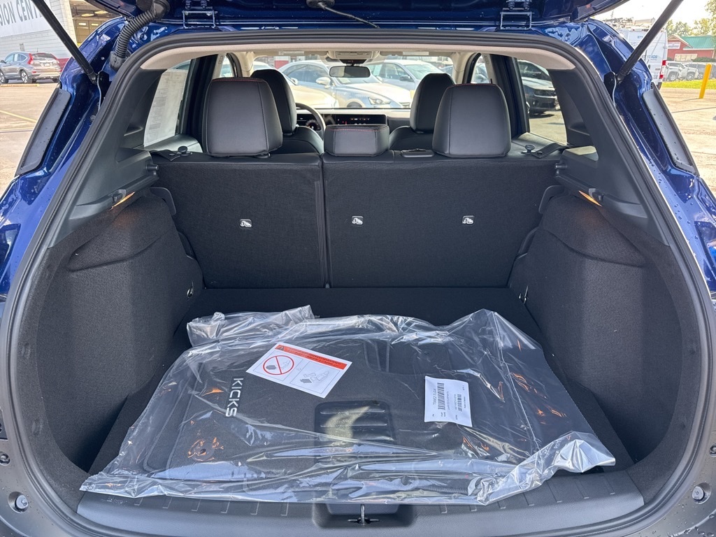 2026 Nissan Kicks SR photo 5