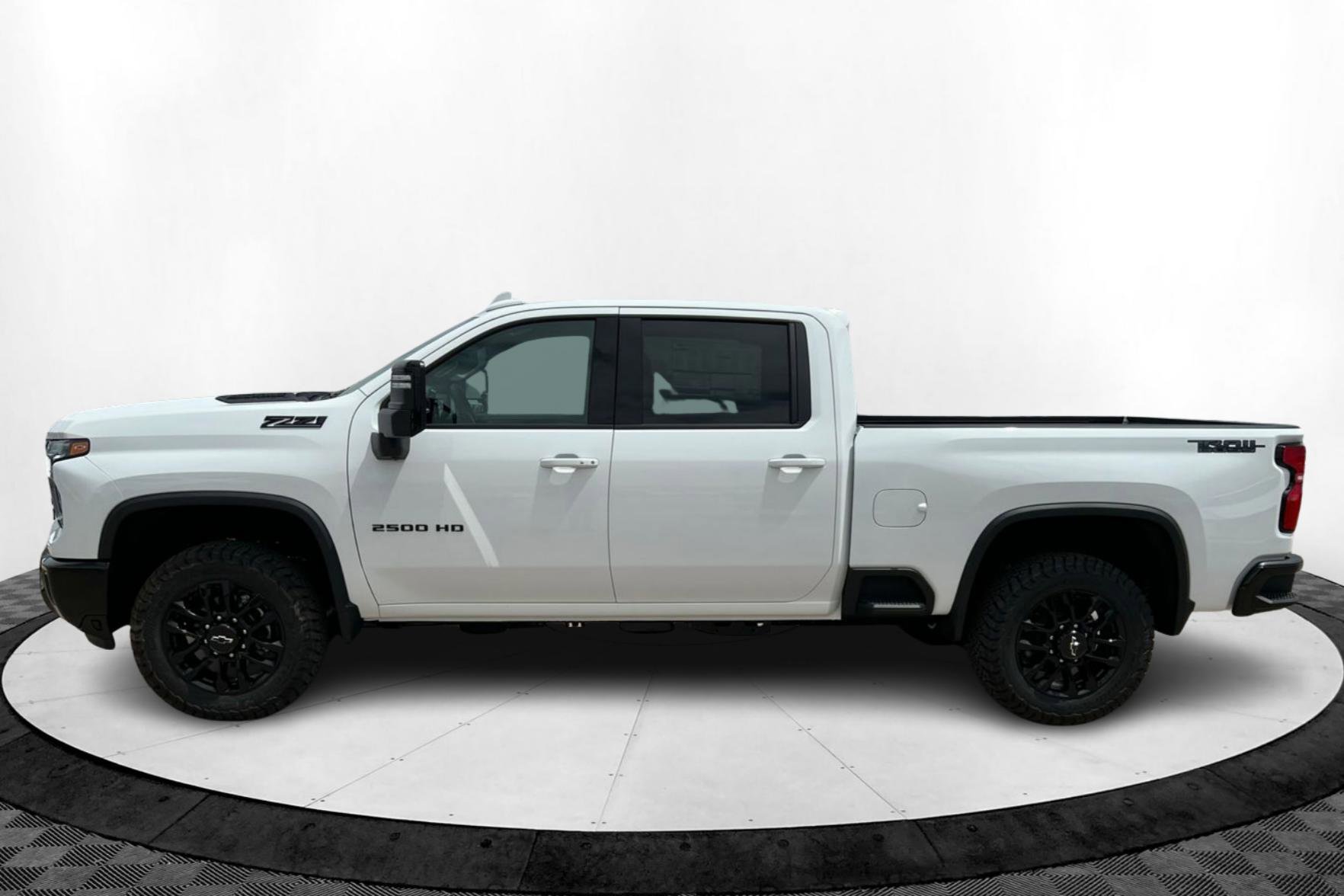 2025 Chevrolet Silverado 3500HD LTZ photo 2