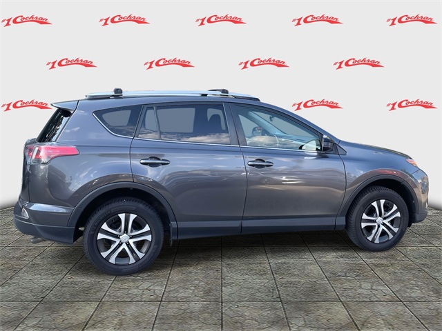 2016 Toyota RAV4 LE photo 2