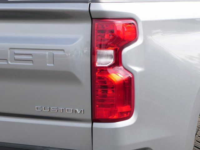 2025 Chevrolet Silverado Custom photo 4