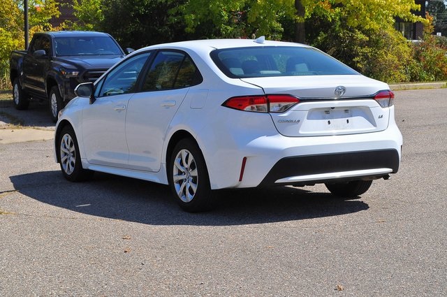 2022 Toyota Corolla LE photo 4