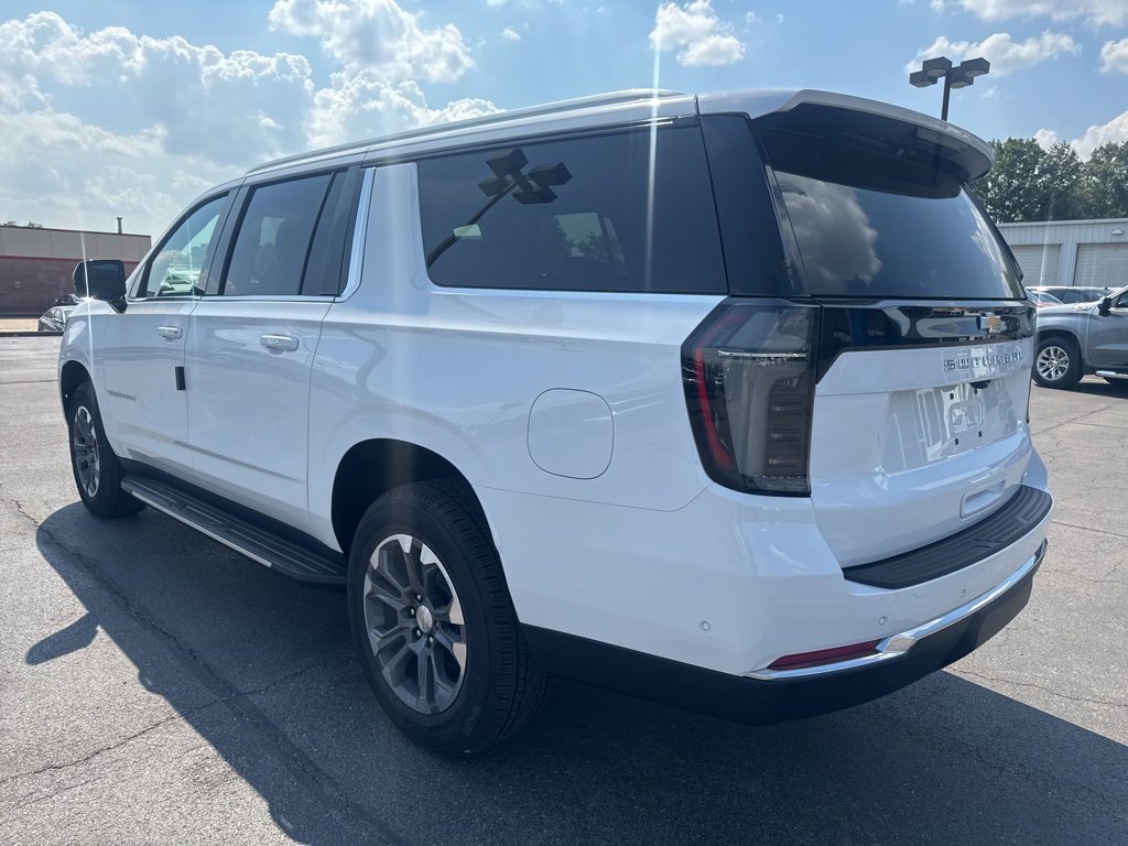 2026 Chevrolet Suburban LT photo 4