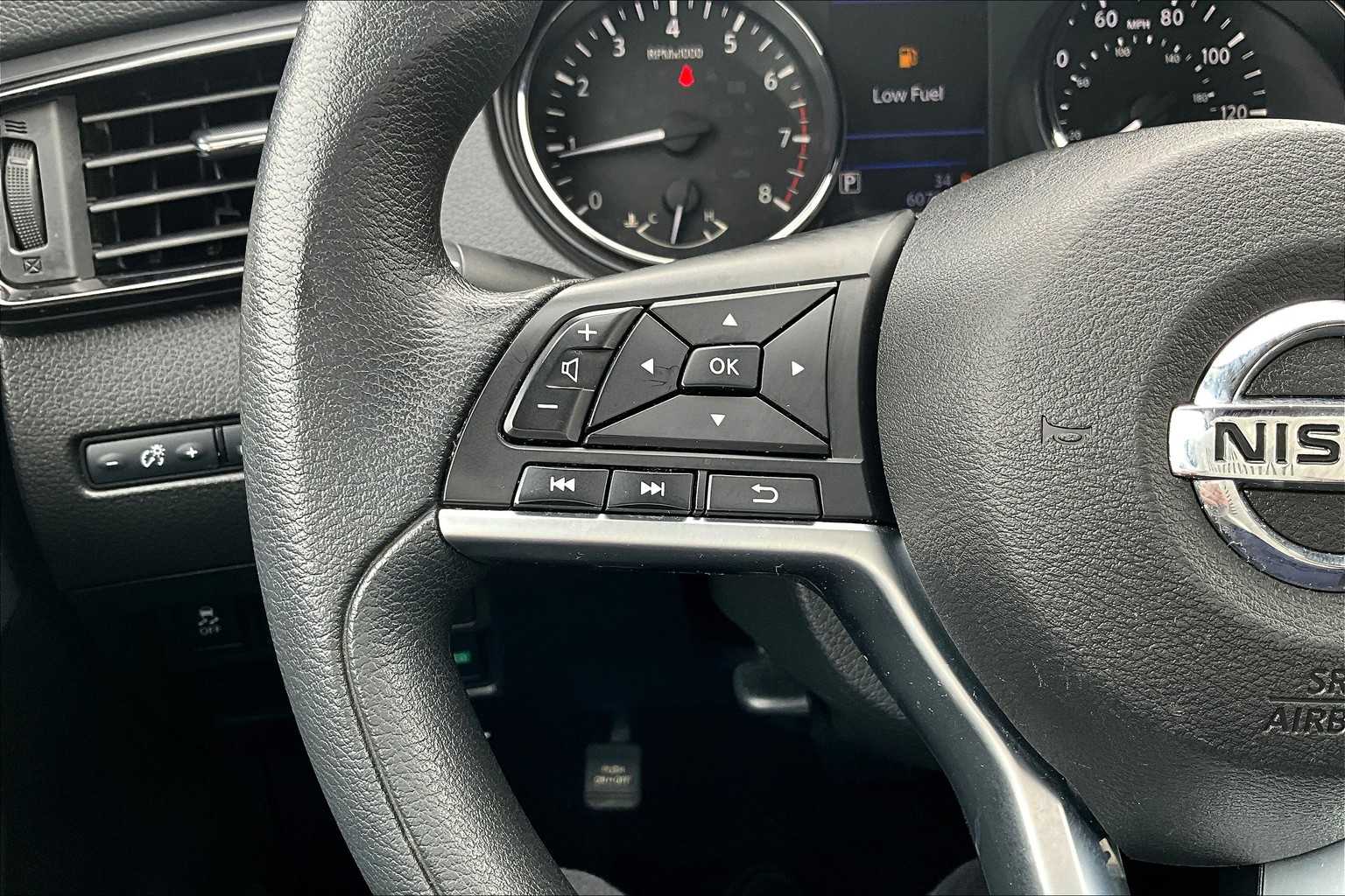 2020 Nissan Rogue Sport S photo 18